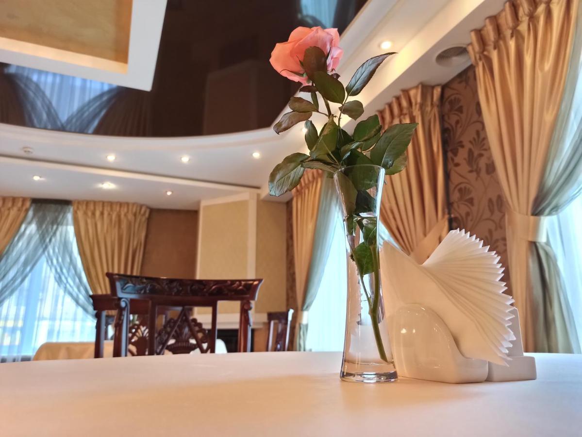 Hotel Status Vinnytsia Exterior photo