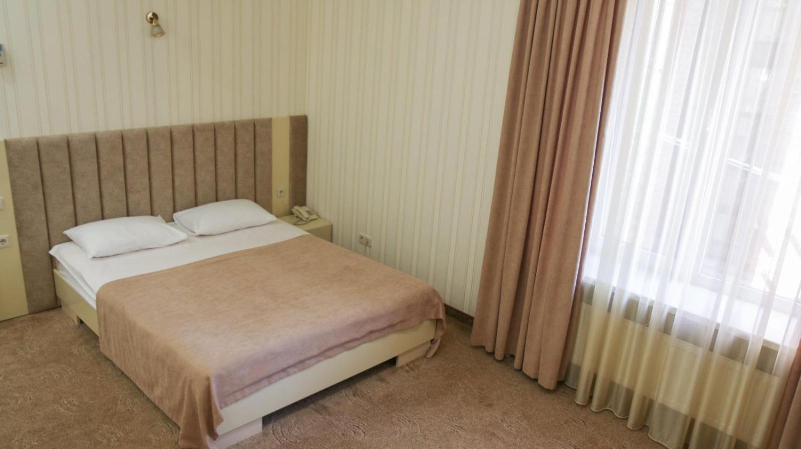 Hotel Status Vinnytsia Exterior photo